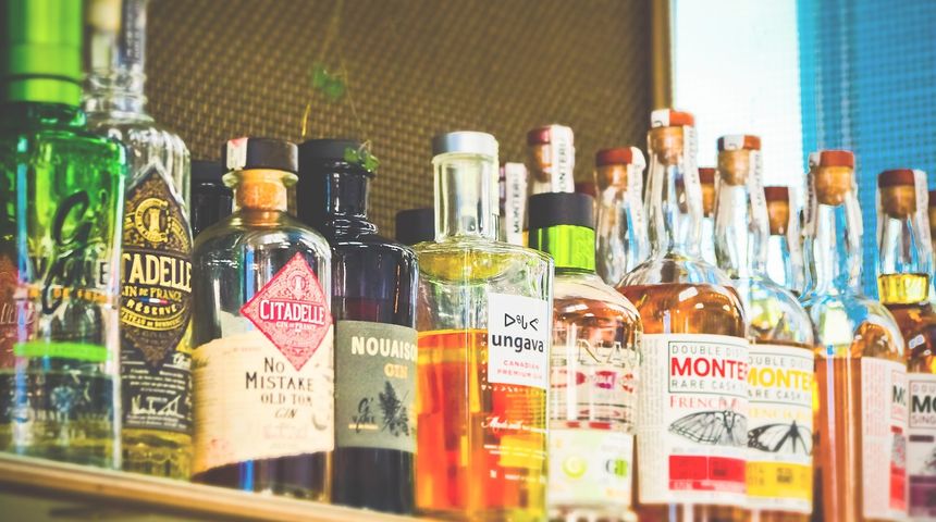 alkoholna pića alkohol piće alkoholna pića alkohol piće