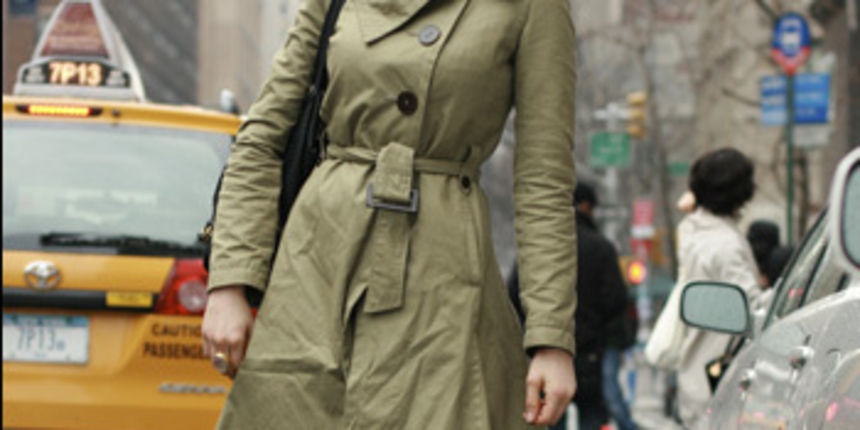 Klasični trench je ženstven i jako seksi, tvrde stilisti (photobucket.com) Klasični trench je ženstven i jako seksi, tvrde stilisti (photobucket.com)