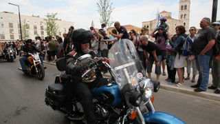 Zadar, 280511.
Odrzana je parada Harley Davidson motora izmedju Zadra i Biograda u kojoj je sudjelovalo vise tisuca motora.
Na slici: detalj s parade.
Foto: Vladimir Ivanov / CROPIX Zadar, 280511.
Odrzana je parada Harley Davidson motora izmedju Zadra i Biograda u kojoj je sudjelovalo vise tisuca motora.
Na slici: detalj s parade.
Foto: Vladimir Ivanov / CROPIX