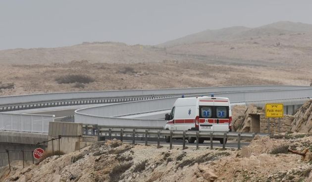 Razanac – Na zadarskom podrucju puse orkanska bura. U prekidu je promet preko Paskog mosta kao i dionica autoceste A1 od sv.Roka do Posedarja. Photo: Dino Stanin/PIXSELL Autor  Dino Stanin/PIXSELL Ključne riječi  promet, valovi, vrijeme, vjetar, bura, Pag