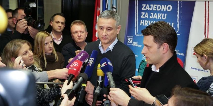 Predstavnici HDZ-a i Mosta nakon sastanka u sredisnjici HDZ-a dali su izjave za medije. Bozo Petrov, Tomislav Karamarko. Photo: Grgur Zucko/PIXSELL Predstavnici HDZ-a i Mosta nakon sastanka u sredisnjici HDZ-a dali su izjave za medije. Bozo Petrov, Tomislav Karamarko. Photo: Grgur Zucko/PIXSELL