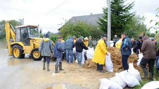Rijeka Krapina se izlila iz svog korita nakon nekoliko dana neprekinutih kiša te je poplavila kuće i podrume u Zaprešiću, a vodostaj rijeke Save i dalje raste, Foto: Damir Krajac / CROPIX
