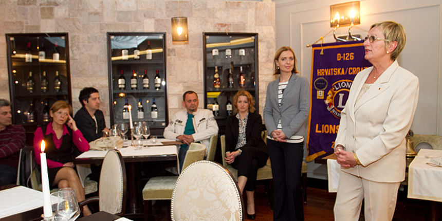 Lions club Zadar dodijelio zahvalnice umjetnicima, foto: Leo Banic Lions club Zadar dodijelio zahvalnice umjetnicima, foto: Leo Banic