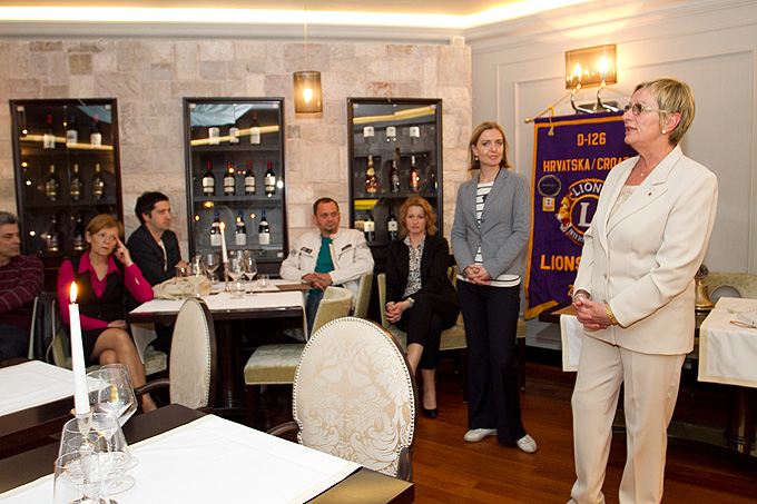 Lions club Zadar dodijelio zahvalnice umjetnicima, foto: Leo Banic Lions club Zadar dodijelio zahvalnice umjetnicima, foto: Leo Banic