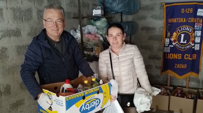 Za ljepši Uskrs svima Lionsi obradovali 16 obitelji Za ljepši Uskrs svima Lionsi obradovali 16 obitelji