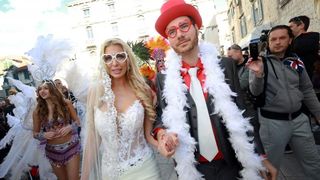 Splitski karneval: Vjenčanje Ave Karabatić i Ivana Pernara na splitskoj rivi