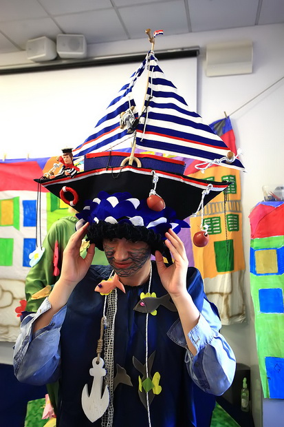 U Gradskoj knjižnici roditelji djece vrtića “Jadran” odigrali su predstavu “Kuća za smeće”, Foto. Roberto Lerga U Gradskoj knjižnici roditelji djece vrtića “Jadran” odigrali su predstavu “Kuća za smeće”, Foto. Roberto Lerga