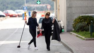 Čišćenje ulice u Šibeniku nakon masovne tuče navijača u Šibeniku Čišćenje ulice u Šibeniku nakon masovne tuče navijača u Šibeniku