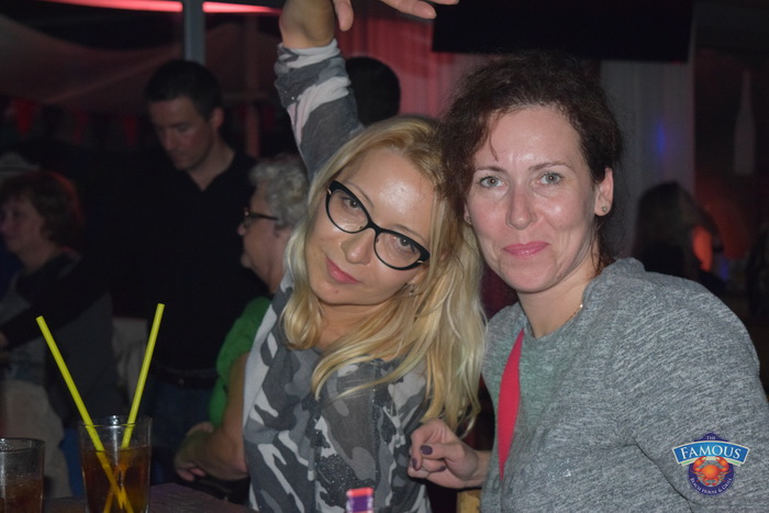 Songbusters i Elena Stella @ Famous Beach Bar & Grill Songbusters i Elena Stella @ Famous Beach Bar & Grill