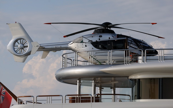 Zadar, 110711.
Luksuzna jahta Anna dugacka 67 metara  u vecernjim satima uplovila je u Zadarsku luku.Na sebi nosi i helikopter.
Foto : Vladimir Ivanov / CROPIX