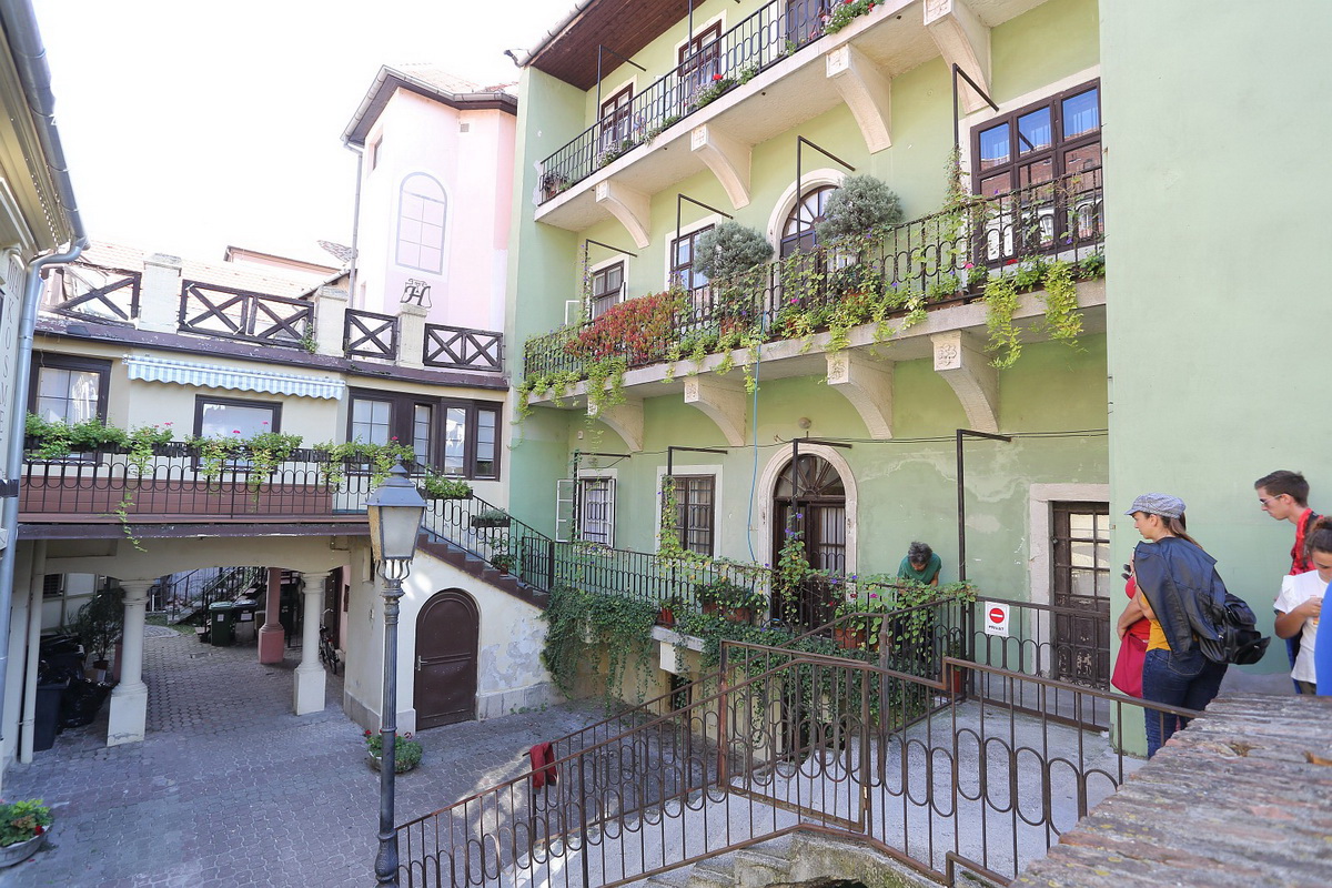 Bibinjci gradišćanskim Hrvatima darovali 1.82 metara visok kip sv. Roka Bibinjci gradišćanskim Hrvatima darovali 1.82 metara visok kip sv. Roka