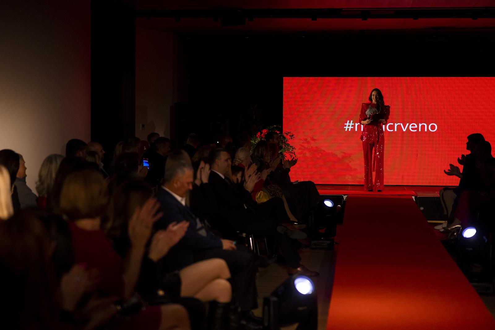 Dan crvenih haljina – modna revija u Splitu