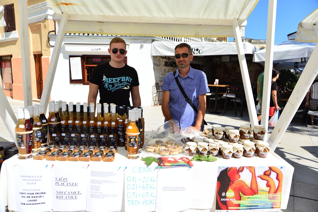 9. Festival smokava: Sajam na Trgu pet bunara