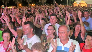 Virsko ljeto 2016: Tomislav Bralić i klapa Intrade oduševili 12 tisuća obožavatelja na virskoj rivi Virsko ljeto 2016: Tomislav Bralić i klapa Intrade oduševili 12 tisuća obožavatelja na virskoj rivi