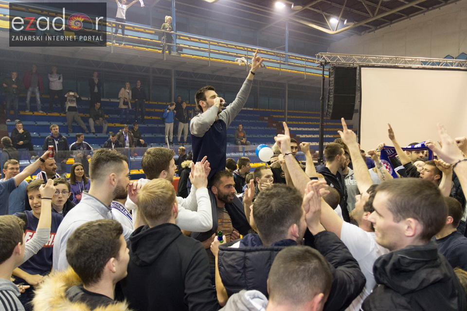 Humanitarno gledanje utakmice Zadar-Cibona (85-84) u Jazinama Humanitarno gledanje utakmice Zadar-Cibona (85-84) u Jazinama