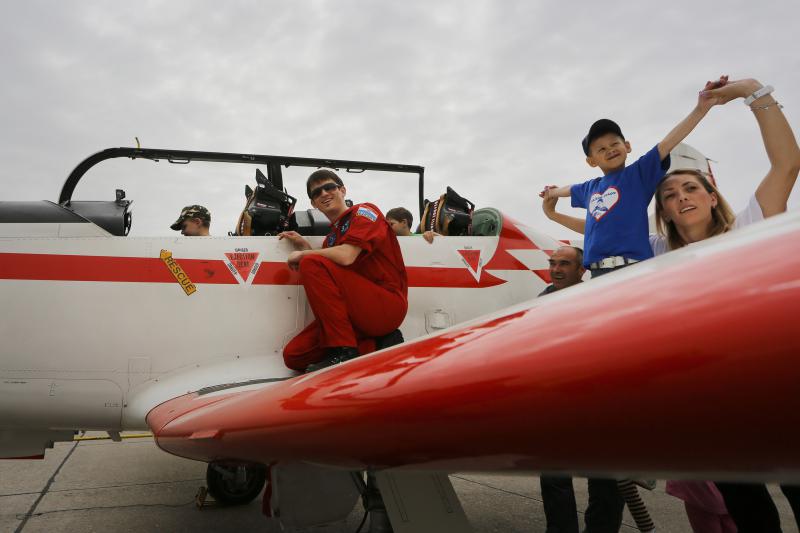Štićenici humanitarne udruge “Jak kao Jakov” u posjeti zračnoj bazi Zemunik, Foto: Filip Brala/PIXSELL Štićenici humanitarne udruge “Jak kao Jakov” u posjeti zračnoj bazi Zemunik, Foto: Filip Brala/PIXSELL