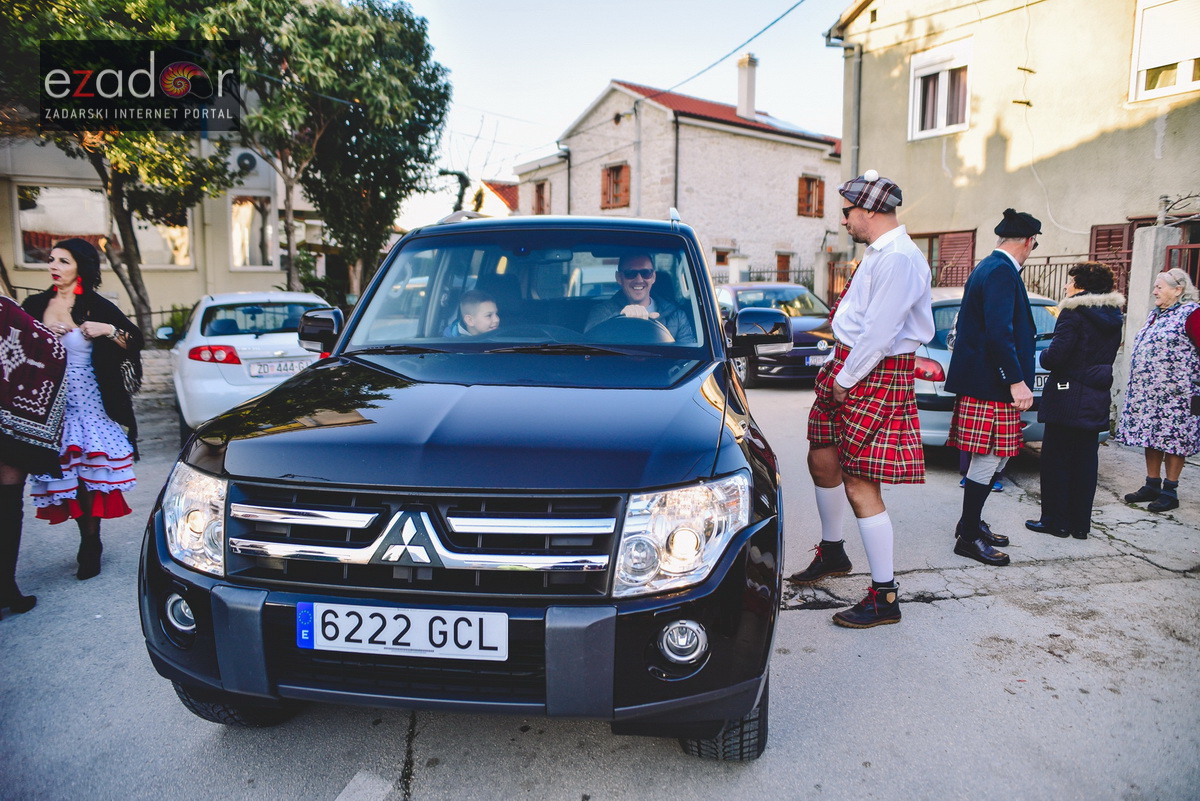 Škotski kiltovi preplavili zadarske Stanove Škotski kiltovi preplavili zadarske Stanove