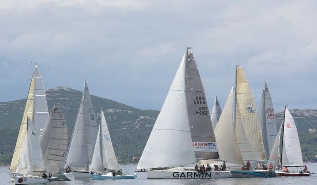 Sa zadarske rive startala je 30. jubilarna Zadarska regata koja se jedri od Zadra do Preka u organizaciji JK Uskok. Photo: Dino Stanin/PIXSELL
