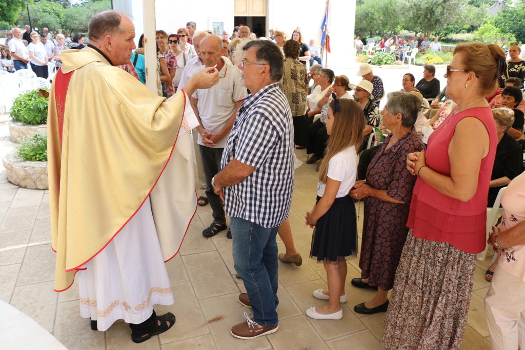 Tradicionalna procesija Tijelova ulicama Vira Tradicionalna procesija Tijelova ulicama Vira