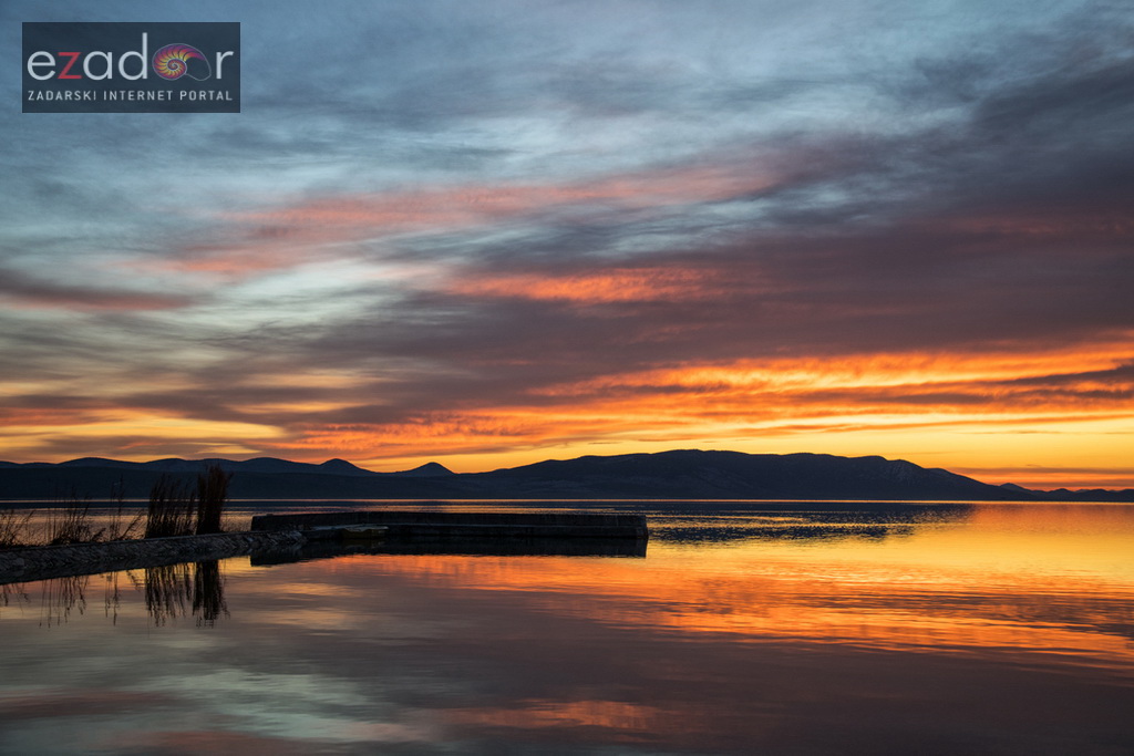 Zlatna nedjeljna zora na Vranskom jezeru