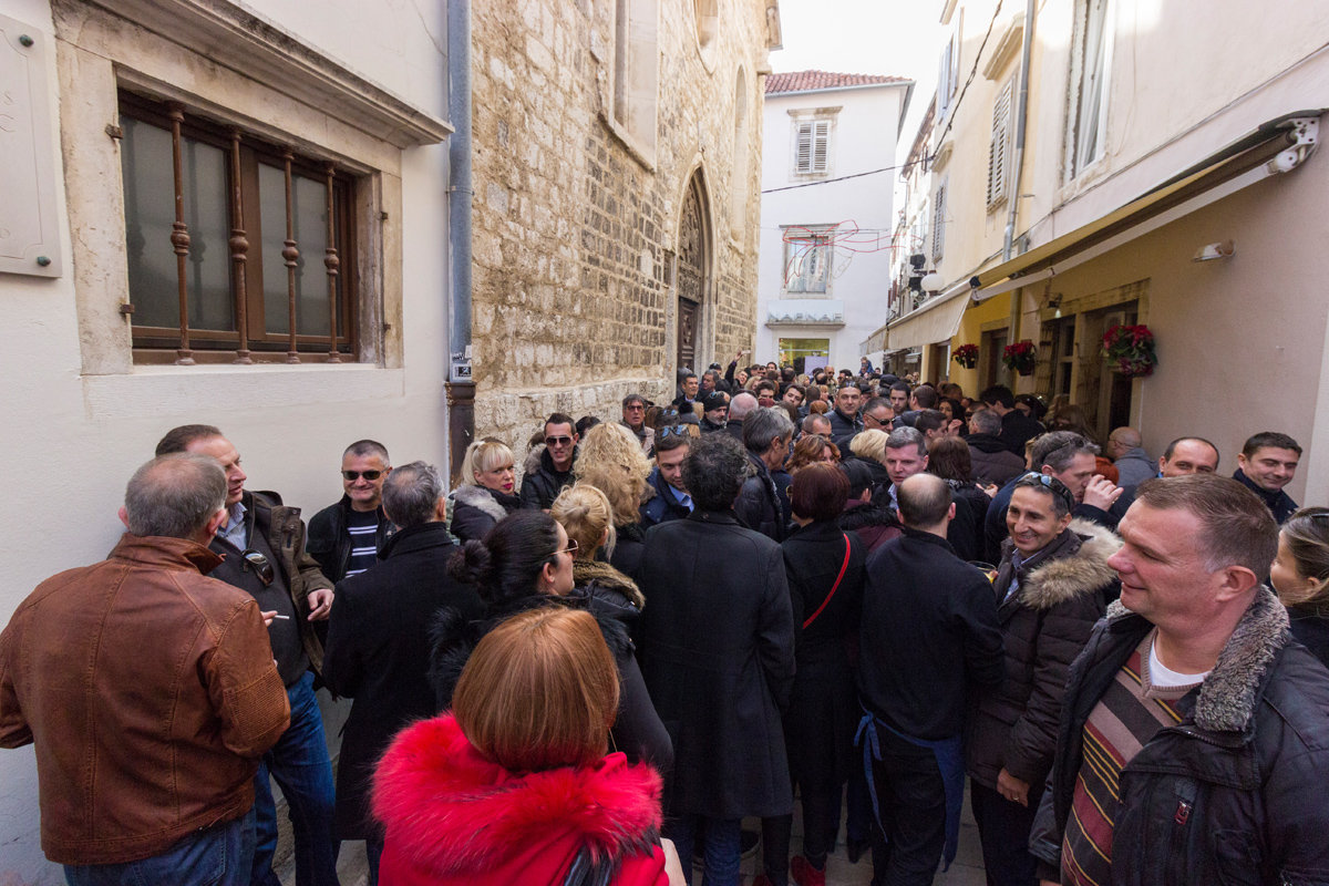 Badnjak 2016: Blagdanski đir po gradu 24. prosinca Badnjak 2016: Blagdanski đir po gradu 24. prosinca