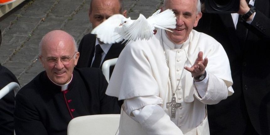 Papa Franjo i golubica, foto: theblaze.com