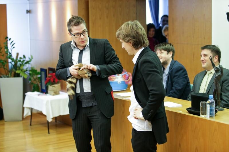 Luki Modriću u dječjoj bolnici u Klaićevoj uručena nagrada nogometaša godine, Photo: Petar Glebov/PIXSELL Luki Modriću u dječjoj bolnici u Klaićevoj uručena nagrada nogometaša godine, Photo: Petar Glebov/PIXSELL