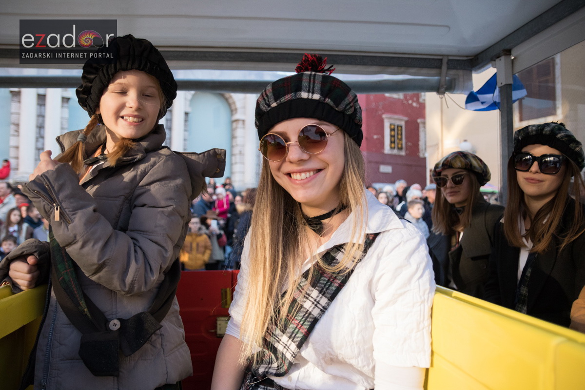 Zadarski karneval 2018: Povorka maškaranih skupina od Gradskih vrata preko Foruma do Narodnog trga Zadarski karneval 2018: Povorka maškaranih skupina od Gradskih vrata preko Foruma do Narodnog trga