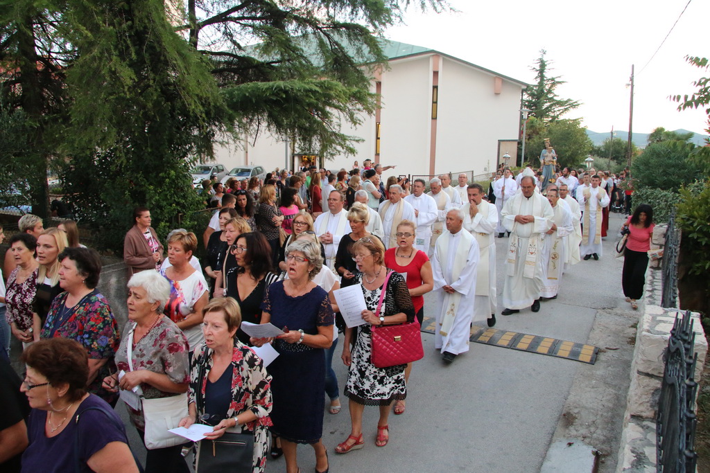 Procesija za blagdan Kraljice mira u Stanovima 22. kolovoza 2016. Procesija za blagdan Kraljice mira u Stanovima 22. kolovoza 2016.
