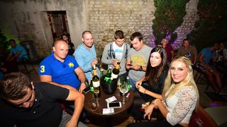 Klapa Contra oduševila u Teatro Baru i Zlatnom kutiću. Foto: Iva Perinčić Klapa Contra oduševila u Teatro Baru i Zlatnom kutiću. Foto: Iva Perinčić