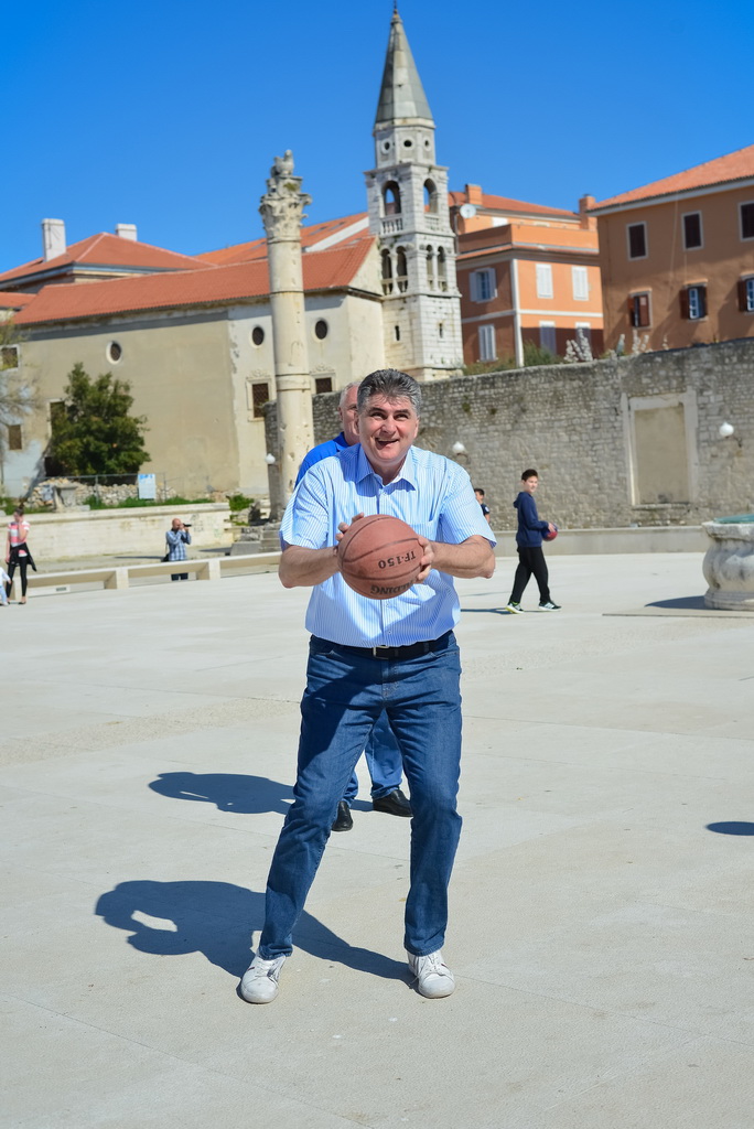 Basket na Forumu: Košarkaške legende protiv mlađih uzrasta KK Zadar Basket na Forumu: Košarkaške legende protiv mlađih uzrasta KK Zadar