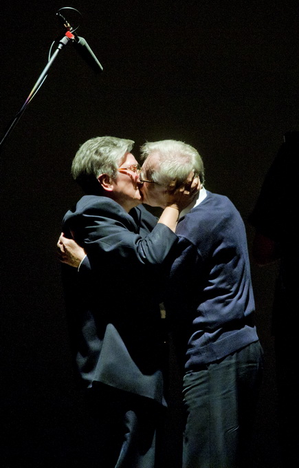 Zagreb, 230912.
Veceras je u KD Vatroslav Lisinski premijerno izvedena predstava Montazstroja 55+ u kojoj volonterski glumi 55 anonimaca starijih od 55 godina.
Foto: Neja Markicevic / CROPIX Zagreb, 230912.
Veceras je u KD Vatroslav Lisinski premijerno izvedena predstava Montazstroja 55+ u kojoj volonterski glumi 55 anonimaca starijih od 55 godina.
Foto: Neja Markicevic / CROPIX