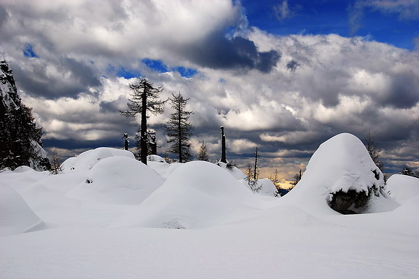 Aleksandar Gospic: Alpski iglui (Zimska idila, Julijske Alpe, Slovenija) Aleksandar Gospic: Alpski iglui (Zimska idila, Julijske Alpe, Slovenija)