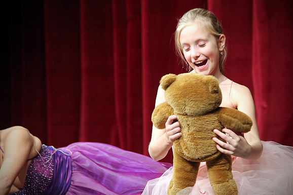 “Plesna čestitka” (foto:Saša Čuka)