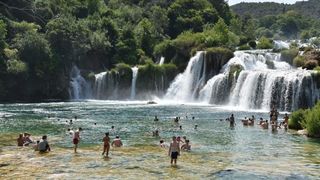 Puno lipog svita uživalo u svježini Krke na Skradinskom buku