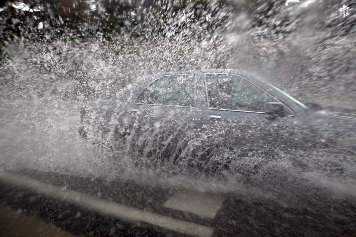 Zadar, 121012. 
Jaka kisa koja od sinoc pada na zadarskom podrucju stvorila je velike probleme u prometu. Najvise problema bilo je kod vec poznatih kriticnih mjesta u gradu: na Relji,kod Veslackog,na Branimiru.
Na fotografiji: detalj sa Poluotoka.
Foto: J