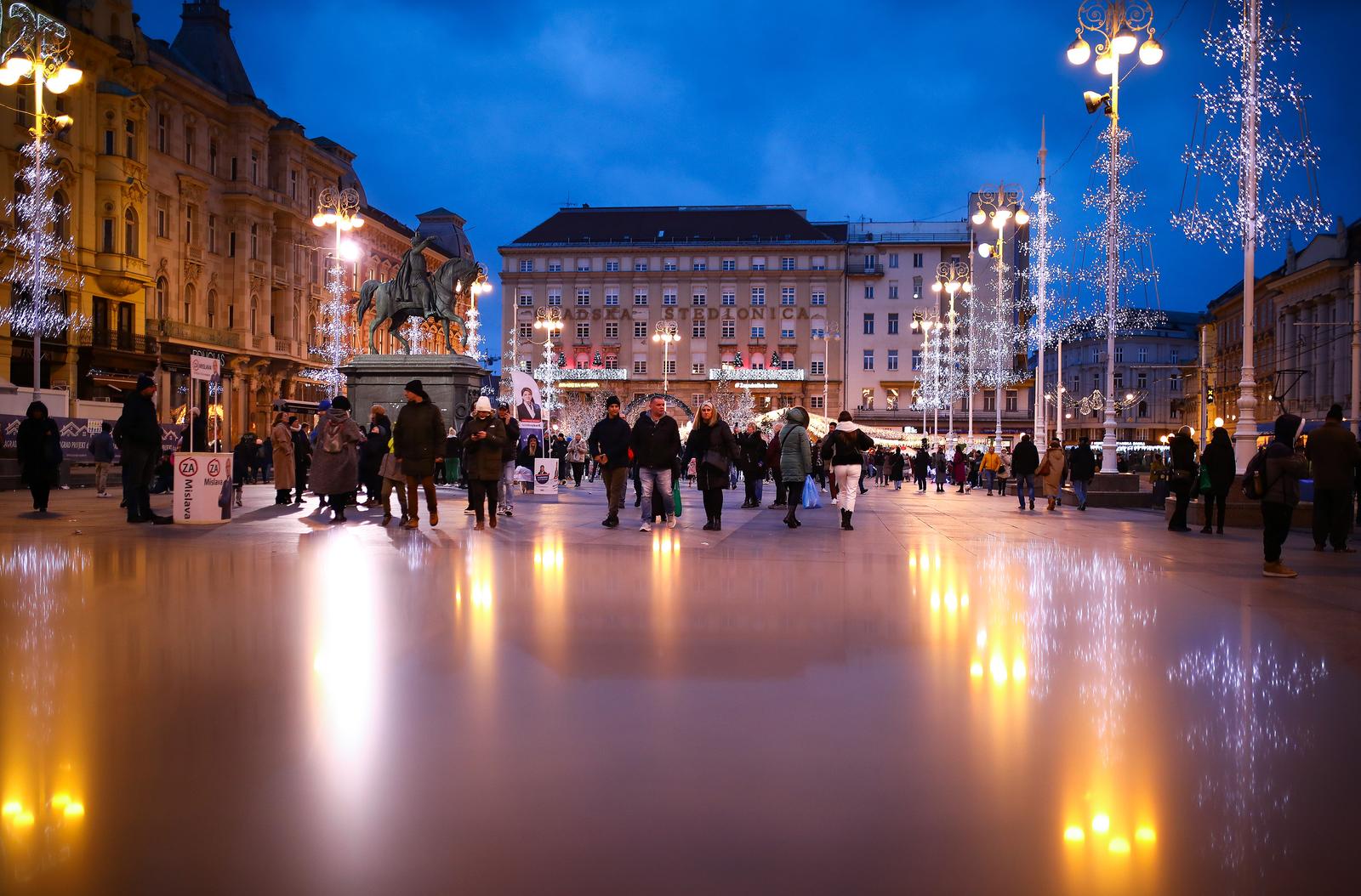 Zagrebački Advent na Trgu bana Jelačića