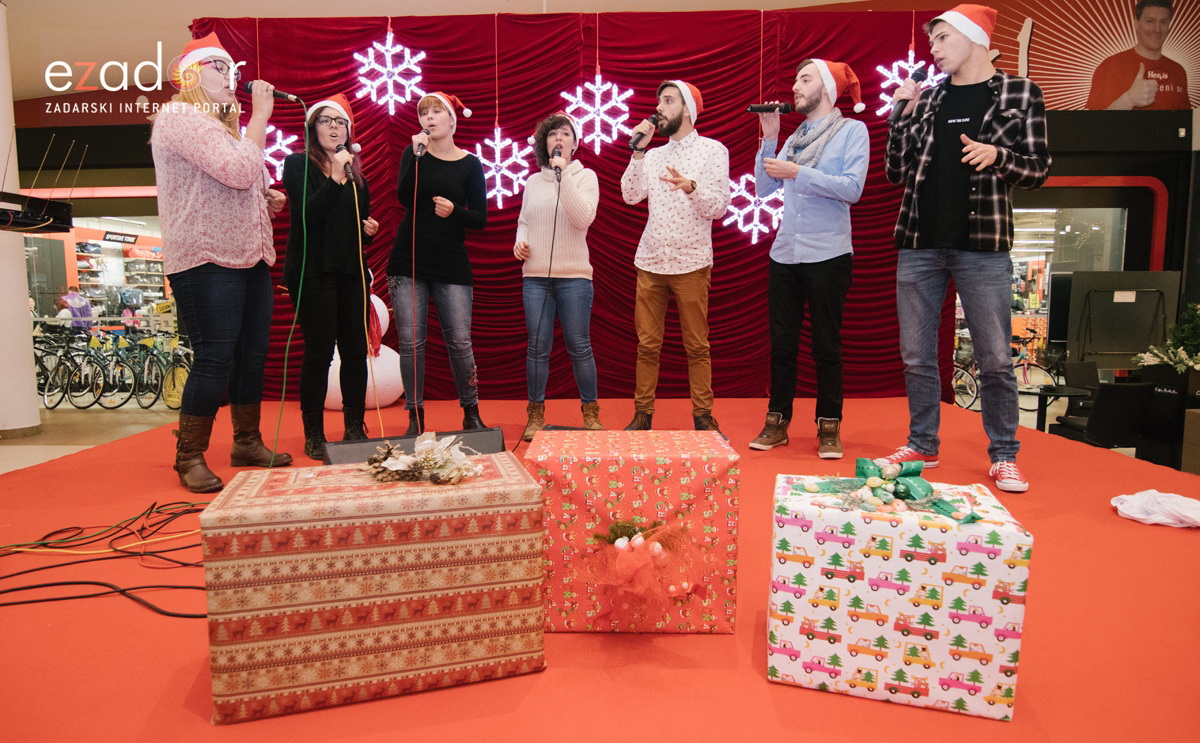 Zimski sportovi s Djedom Božićnjakom Zimski sportovi s Djedom Božićnjakom