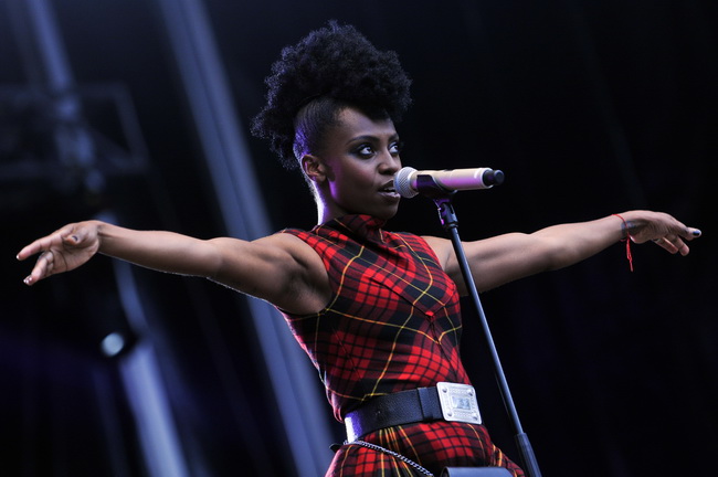 Zagreb, 220610.
Na Jarunu se od 21.-23.06. odrzava glazbeni spektakl T-Mobile INmusic festival na kojem ce nastupiti mnogobrojni izvodjaci kako iz zemlje tako i svijeta. Drugi dan festivala.
Na fotografiji: Grupa Morcheeba.
Foto: Boris Kovacev / CROPIX Zagreb, 220610.
Na Jarunu se od 21.-23.06. odrzava glazbeni spektakl T-Mobile INmusic festival na kojem ce nastupiti mnogobrojni izvodjaci kako iz zemlje tako i svijeta. Drugi dan festivala.
Na fotografiji: Grupa Morcheeba.
Foto: Boris Kovacev / CROPIX