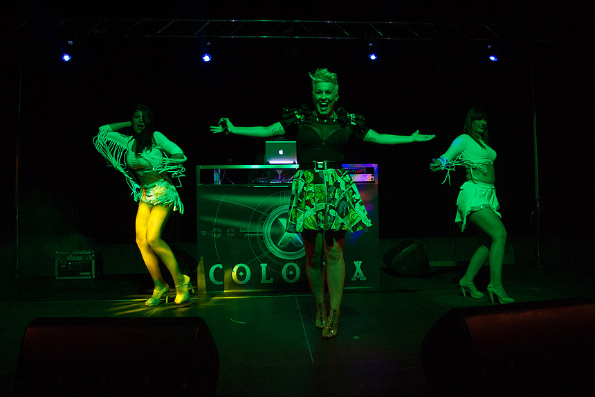 Mještani Bibinja sinoć su uživali u vrhunskom koncertu grupe Colonija na sportskom centru Crljenica Mještani Bibinja sinoć su uživali u vrhunskom koncertu grupe Colonija na sportskom centru Crljenica