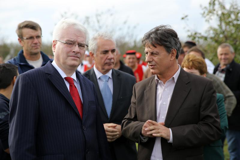 09.11.2013., Tinj – Predsjednik RH Ivo Josipovic posjetio je poljoprivrednike u Tinju te poljoprivrednu zadrugu Maraska Tinj koja je vazan dobavljac visnje maraske za zadarsku tvrtku Maraska d.d. Photo: Filip Brala/PIXSELL
