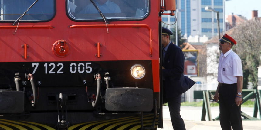 Varazdin, 240413.
Jutros na podrucju Medjimurja, Varazdina i Krapinsko -zagorske zupanije, strojovodje su nenajavjeno stupili u strajk. Strajk je izazvao velike probleme te mnogi zaposleni nisu mogli doci na posao.
Na fotografije: zeljeznicki kolodvor u V