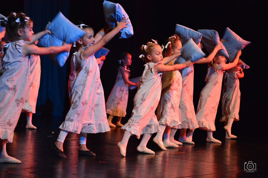 Plesna udruga Gesta: Bajka.hr