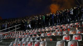 Torcida se uz svijeće, bengalke i molitvu dostojanstveno oprostila od svog kolege Žana Ojdanića na sjevernoj tribini Poljuda. Foto: Ivo Čagalj/PIXSELL Torcida se uz svijeće, bengalke i molitvu dostojanstveno oprostila od svog kolege Žana Ojdanića na sjevernoj tribini Poljuda. Foto: Ivo Čagalj/PIXSELL