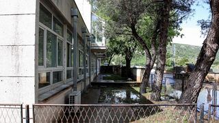 Obrovac: Poplava se polako povlači, stanovnici spašavaju stvari iz domova