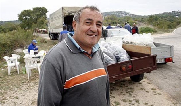 Mate Kutija je 35 godina živio u Švicarskoj, a sada uzgaja 3 tisuće loza babića, plavine i debita(Foto: Cropix)