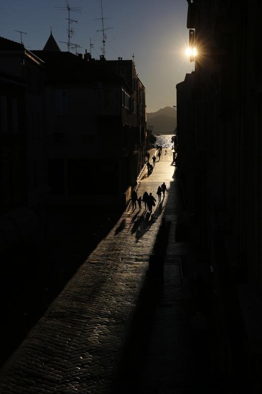 Približavanjem zimskog solsticija, odnosno tkzv. suncostaja dani su sve kraći, a sjene izražajnije.  Photo: Filip Brala/PIXSELL