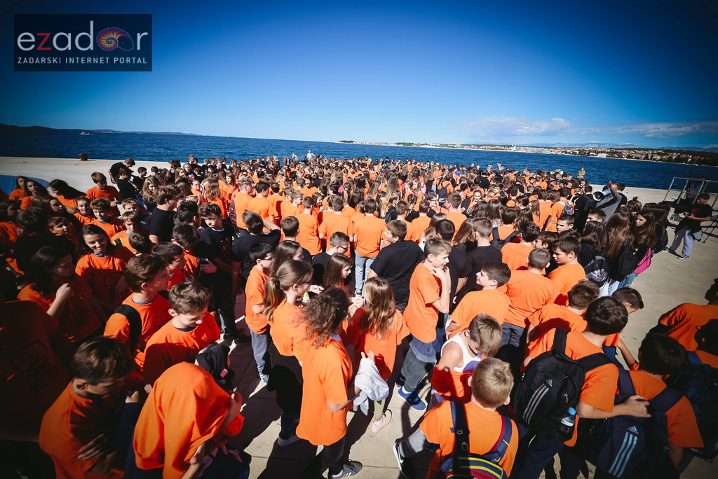 #ZDBT2017: Snimanje Milenijske fotografije košarkaške lopte na Pozdravu suncu #ZDBT2017: Snimanje Milenijske fotografije košarkaške lopte na Pozdravu suncu