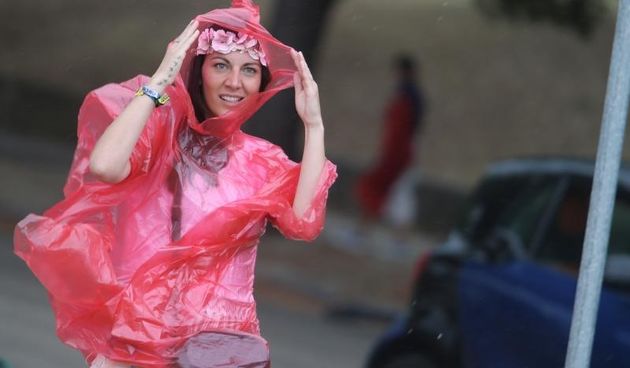 Kiša i jak vjetar ne smetaju dobro raspoloženim partijanerima.