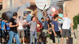 Zadar, 080610.
Dvorana Kresimir Cosic.
Cetvrta finalna kosarkaska utkmica izmedju Zadra i Cibone.
Na fotografiji: navijaci Zadra se zagrijavaju za utakmicu.
Foto: Andrija Lucic / CROPIX Zadar, 080610.
Dvorana Kresimir Cosic.
Cetvrta finalna kosarkaska utkmica izmedju Zadra i Cibone.
Na fotografiji: navijaci Zadra se zagrijavaju za utakmicu.
Foto: Andrija Lucic / CROPIX